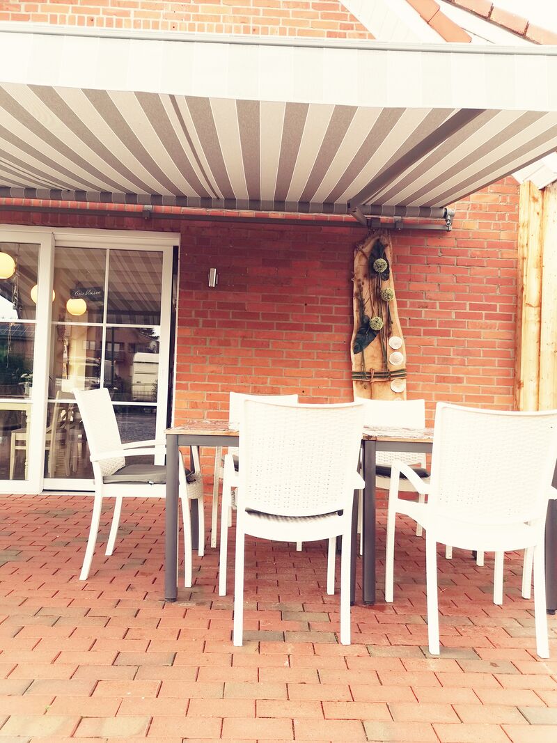 Schönen Sitzplatz unter die Markise