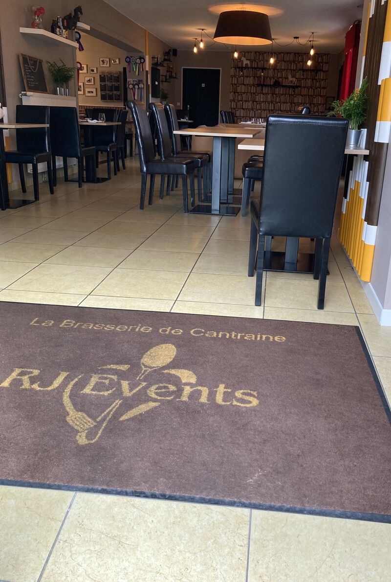 L’entrée côté parking 