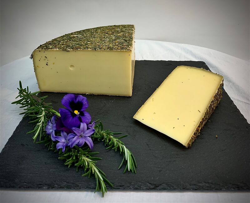 Tomme de vache aux fleurs des montagnes