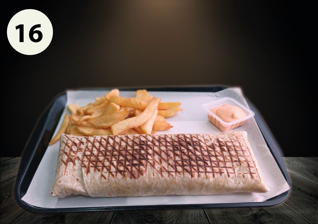 Maxi Tacos
(Chiken , tenders , steak , frites , fromage , fromage , sauce fromage , sauce au œufs , sauce au choix)
