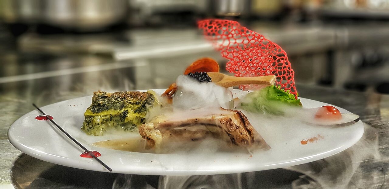 Carré de porcelet lasagnes épinards et ail des ours