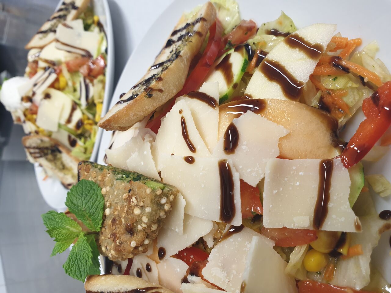 Salade du Soleil et salade gourmande