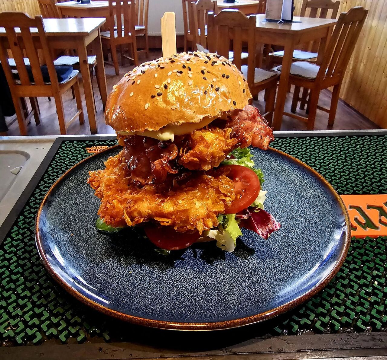 Řízkobraní - burger s kuřecím v cornflakes