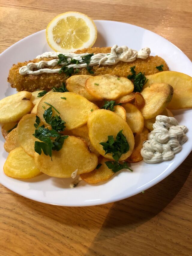 Backfisch mit Pommes