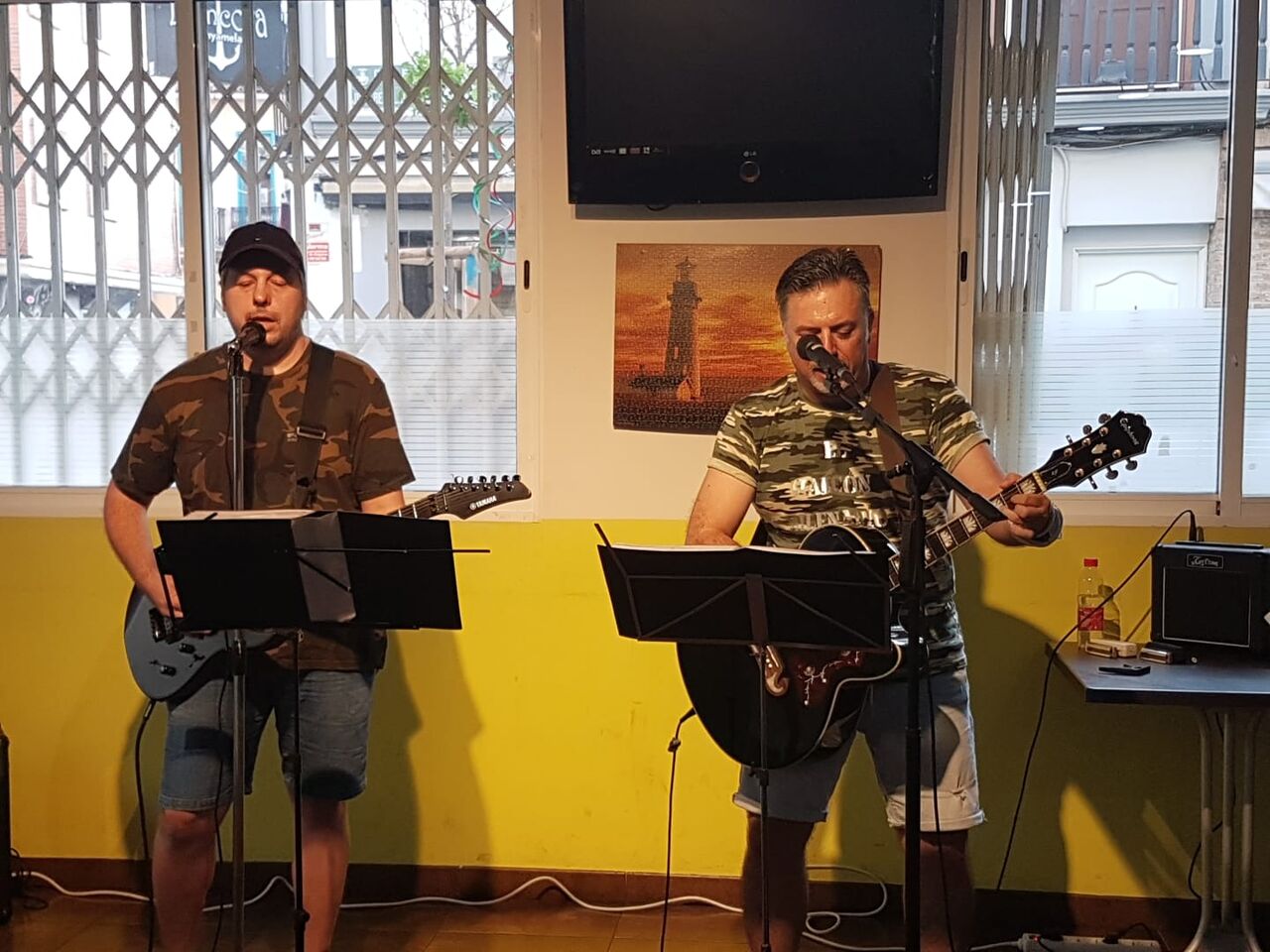 Increibles! PURA ESENCIA! Vicente y Santi nos amenizaron la tarde para dar la bienvenida al verano 2019 