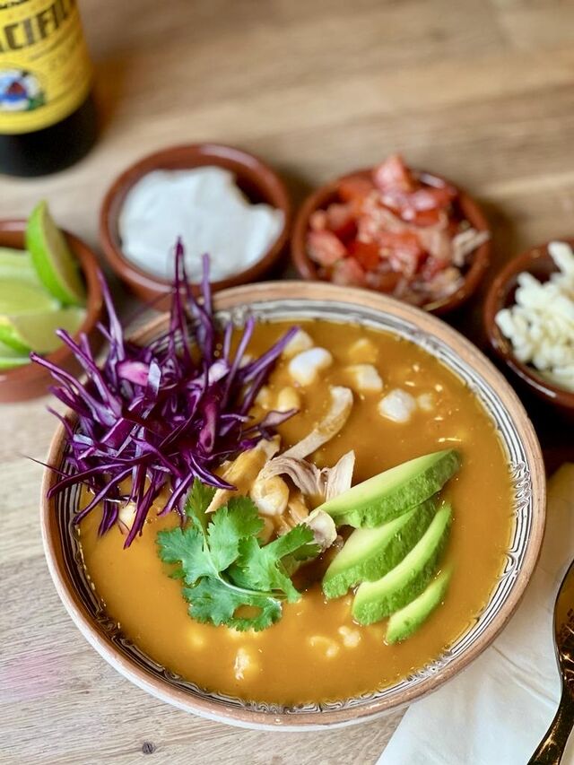 Pozole, soupe mexicaine au poulet, chauffement garanti. Black Beans Paris 9 Quality mexican restaurant 