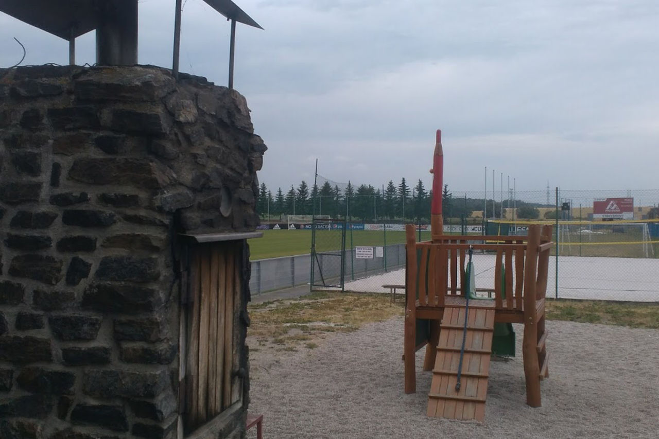 Volejbalové a dětské hřiště