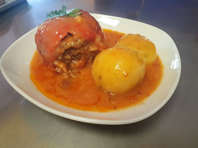 Sarma +Beilagen 6,90€