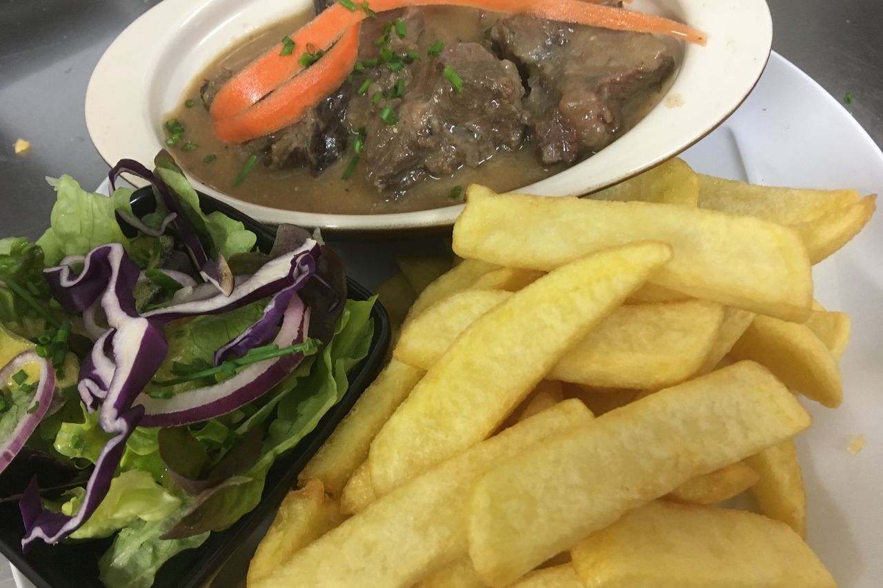CARBONNADE FLAMANDE ET SES FRITES