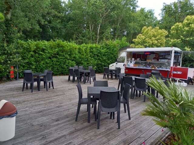 Camion au camping le chevrefeuille royan