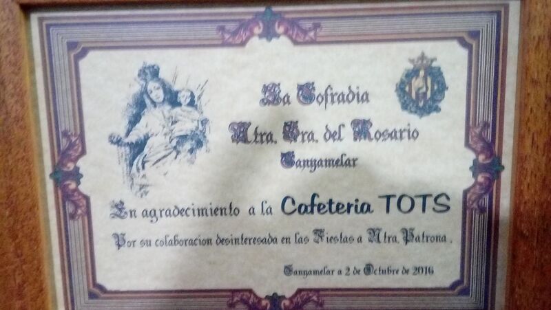 Formando parte del Canyamelar, no podíamos dejar de pertenecer a la cofradía de la Virgen del Rosario.