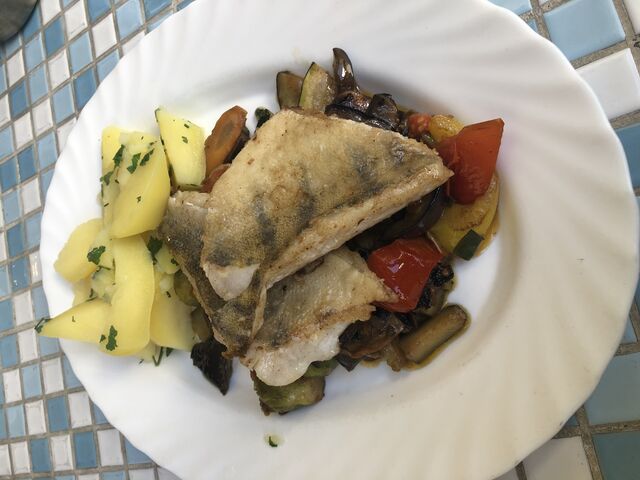 Zanderfilet mit mediterranen Gemüse und Kartoffeln 