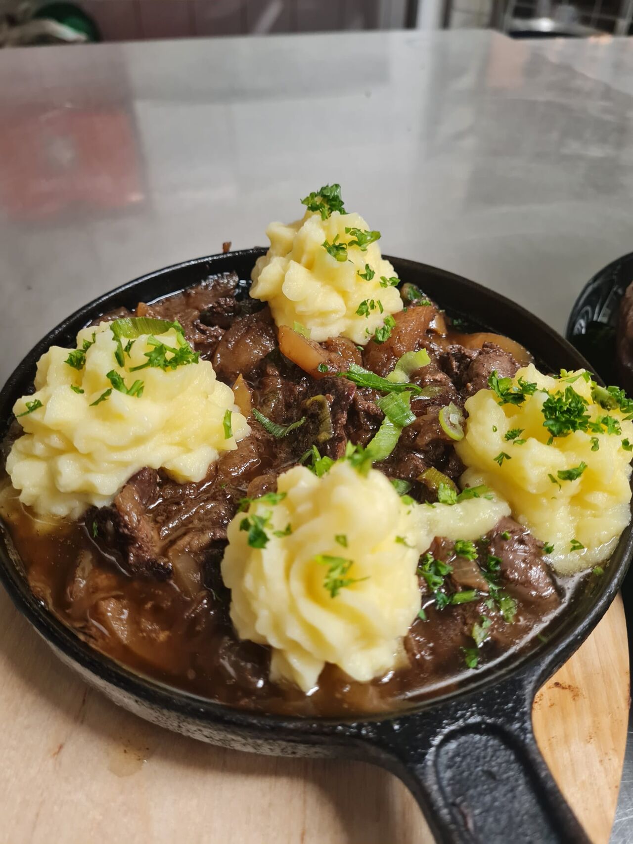 Unsere Hähnchenleber in Apfel Zwiebel Sauce und Kartoffebrei