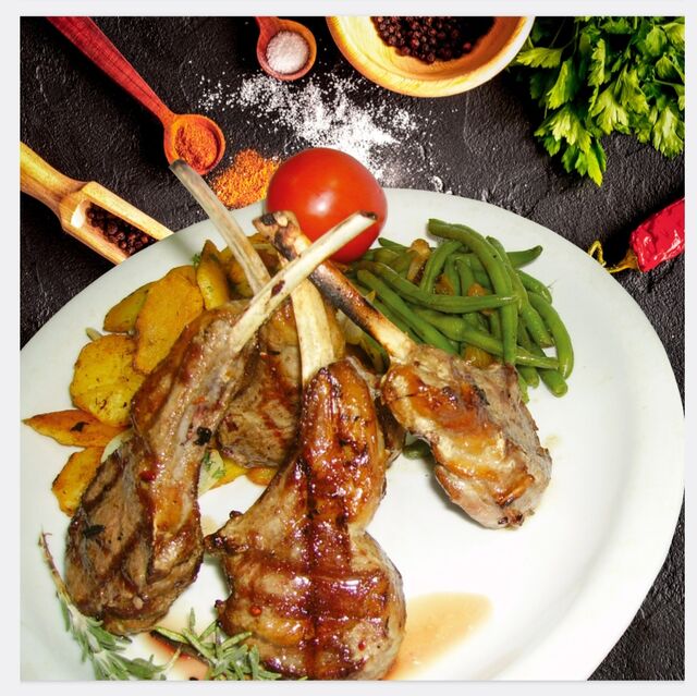 Lammkarree mit Prinzessbohnen und Bratkartoffeln