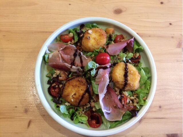 Salade chèvre chaud - Restaurant Demoiselle de Saix Samoëns