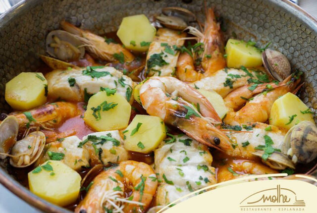 Cataplana de Garoupa com Gambas e Ameijoas