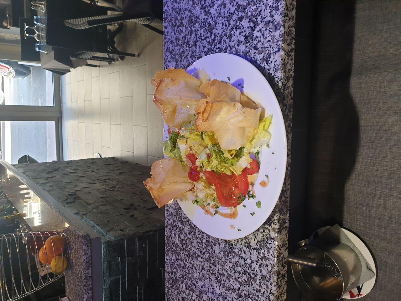 Salade bistrot:
Chèvre chaud et miel