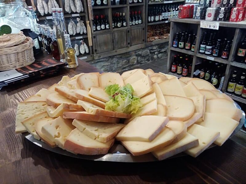 Les plateaux de fromage à raclette pour un bon repas à emporter ! 