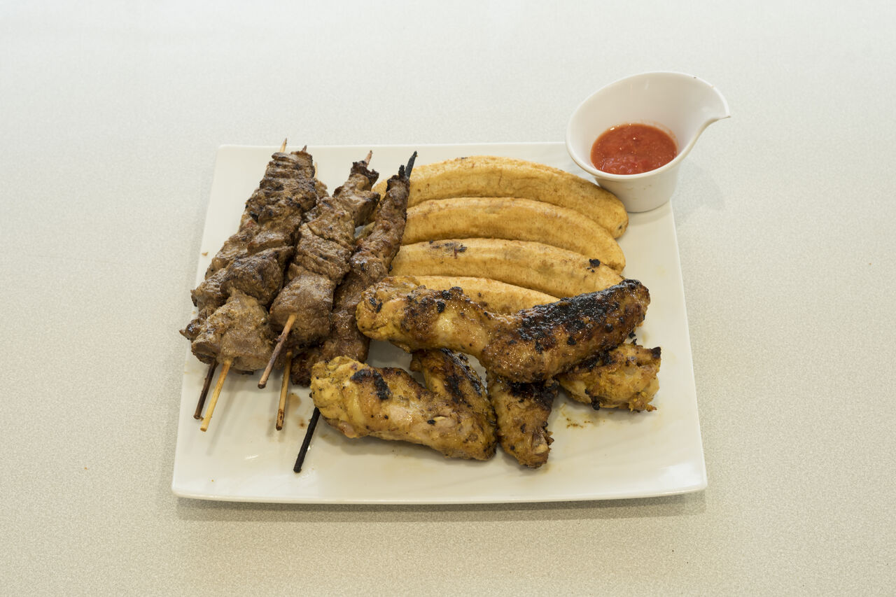 Brochette de bœuf
Banane frit
sauce puma 9.00€