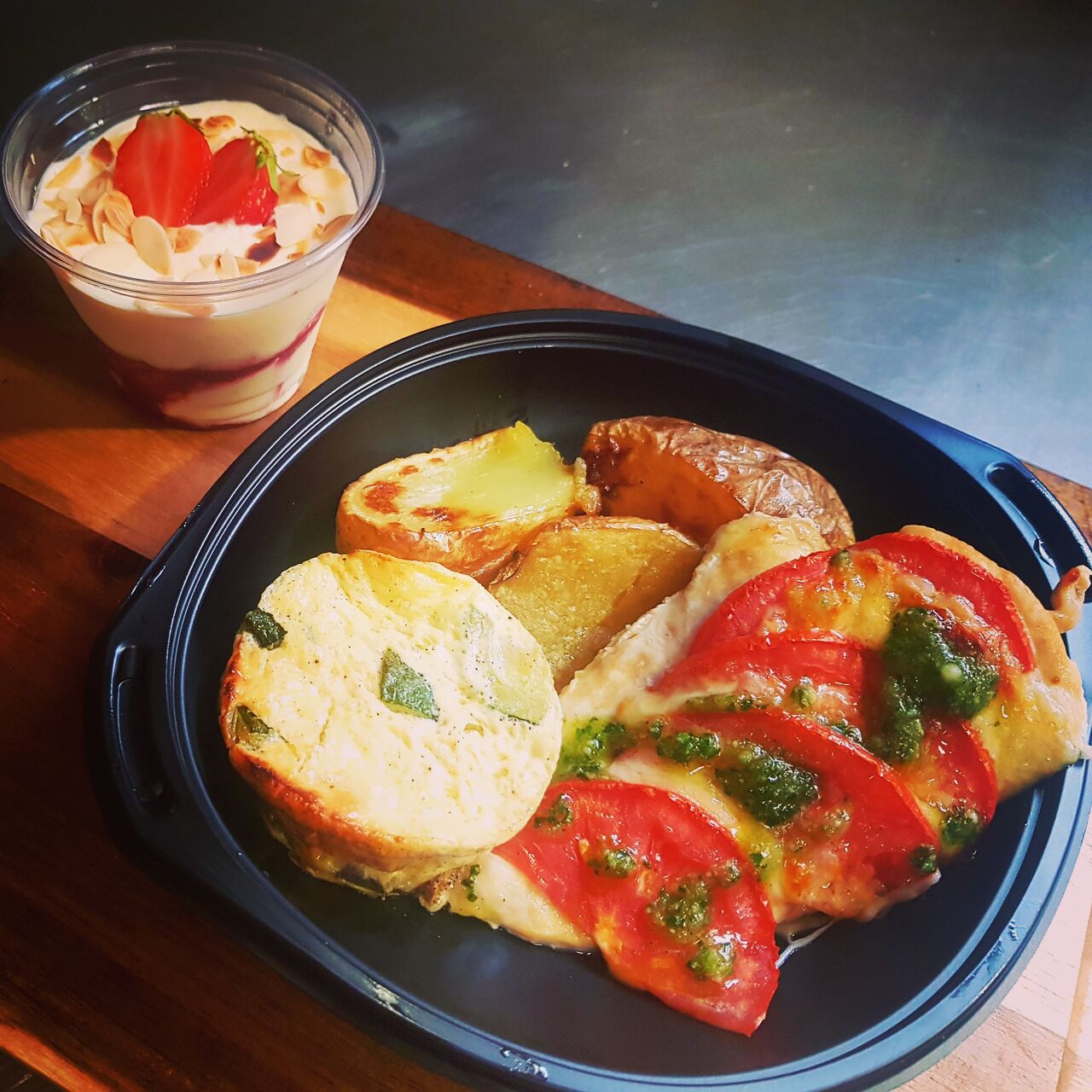 Suprême de poulet gratiné a la tomate et mozzarella