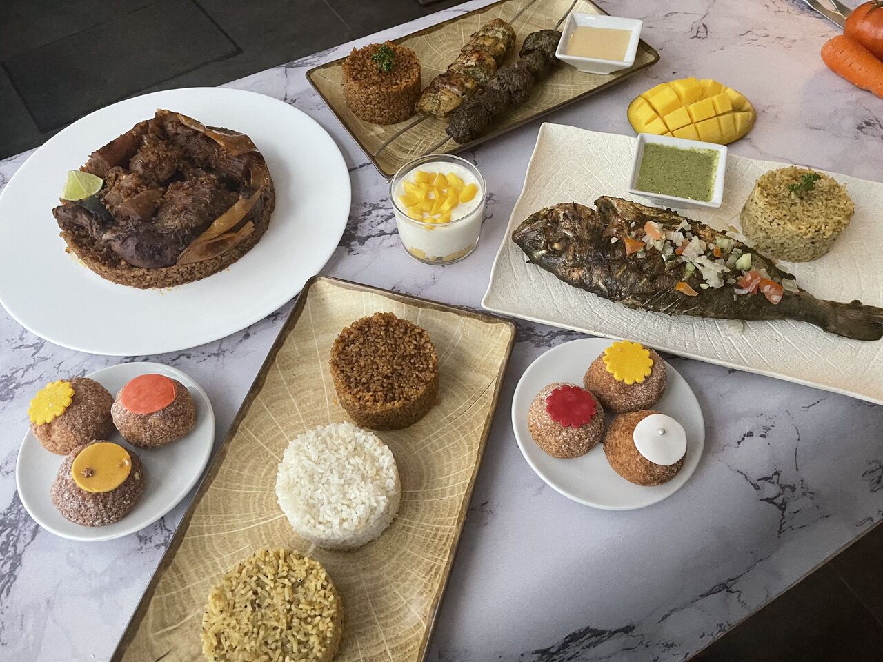 Poisson braisé (Daurade royale), Tchiep poisson ou poulet, Brochettes de viande (boeuf), poulet et rognon,Cuisse poulet Braisée