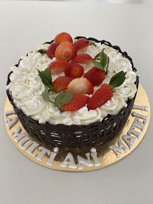 Tort de ciocolată cu zmeură 