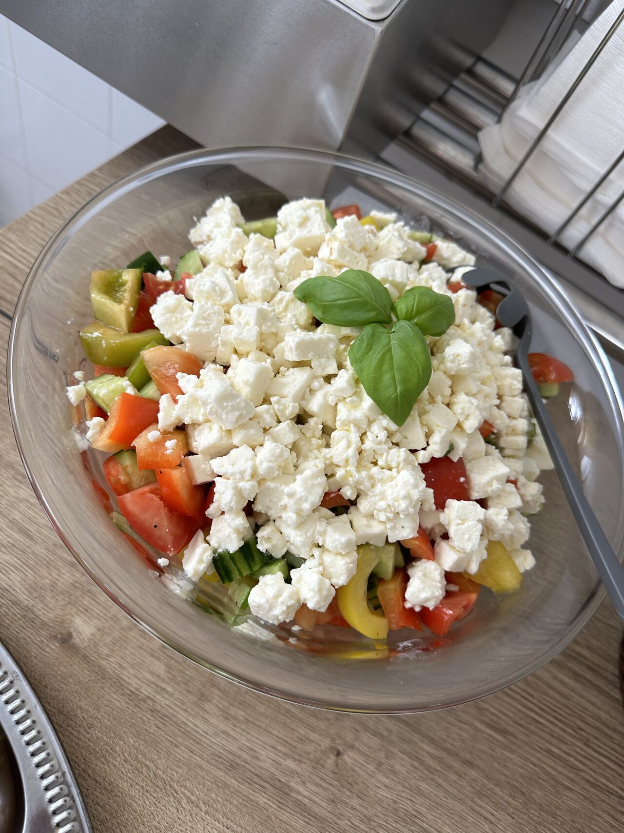 Šopský salát s balkánským sýrem