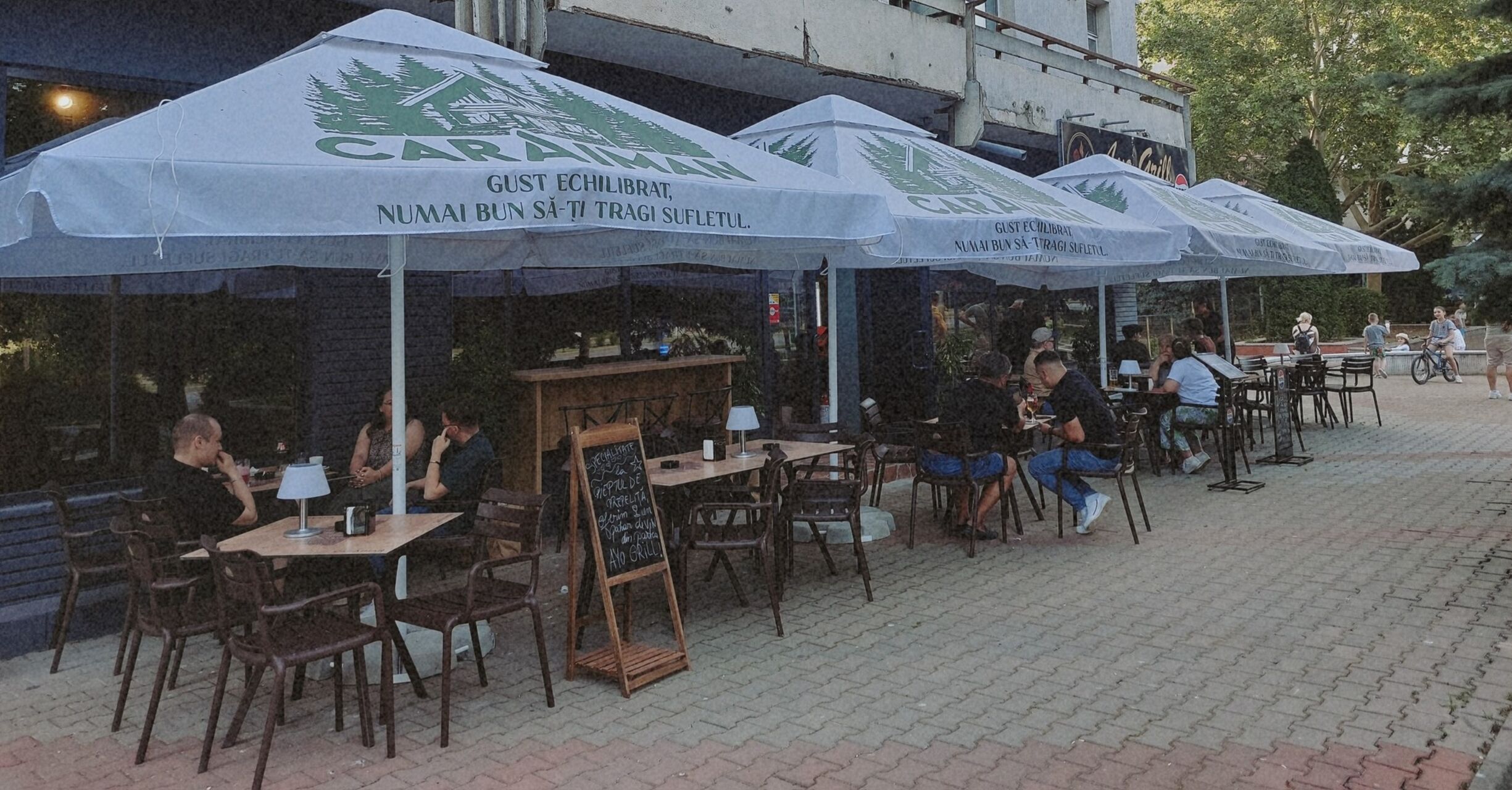 Rezervă-ți masa la Ayo Grill!