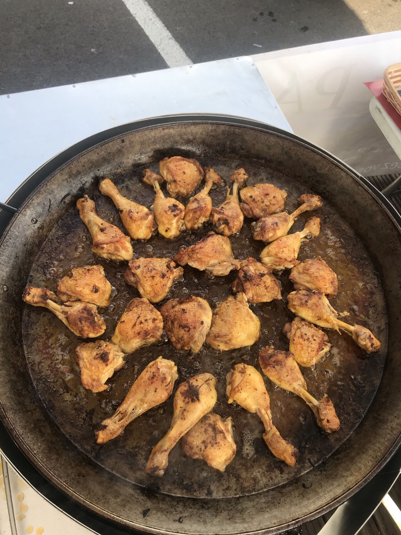 Poulet jaune français élevé sans antibiotiques et nourrit sans OGM