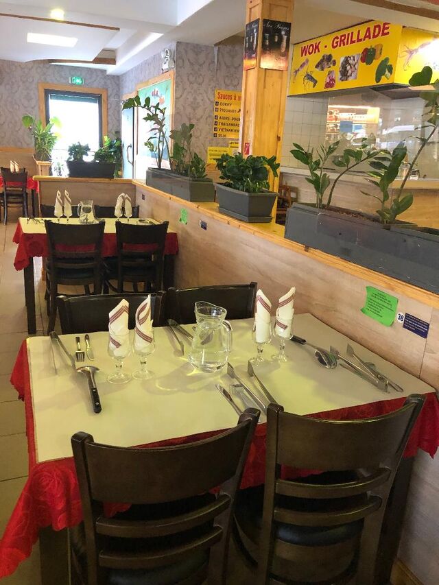 Des pinces et des cuillères individuelles pour service
