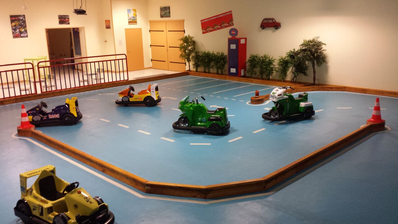 Circuit de voitures et motos électriques