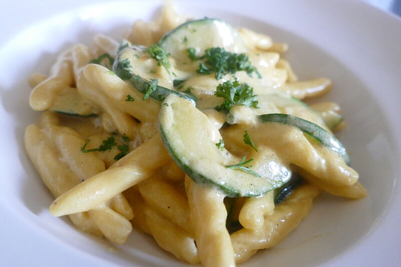 Fusilli, Zucchini, Safran, Sahnesoße 
