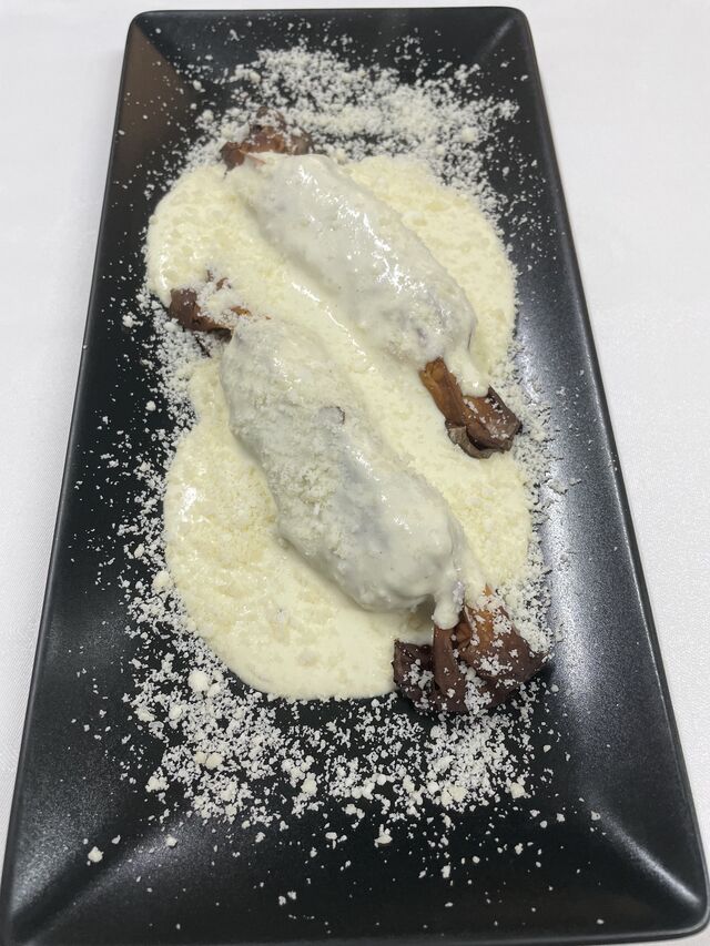 Crujiente de espinacas y gamba, al horno, con salsa de cuatro quesos