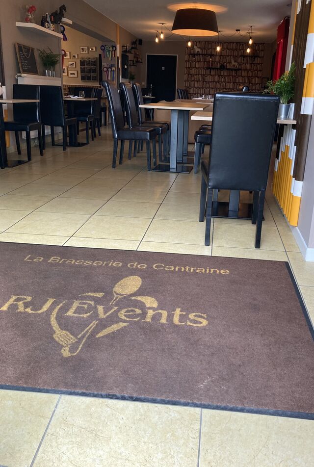 L’entrée côté parking 