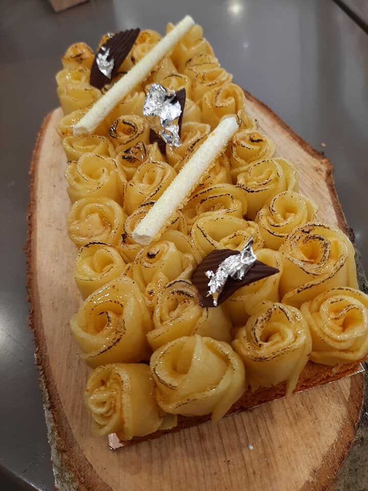 Tarte aux pommes en forme de roses. 