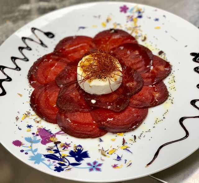 Rotebete-Carpaccio mit Ziegenkäse Karamellisiert 