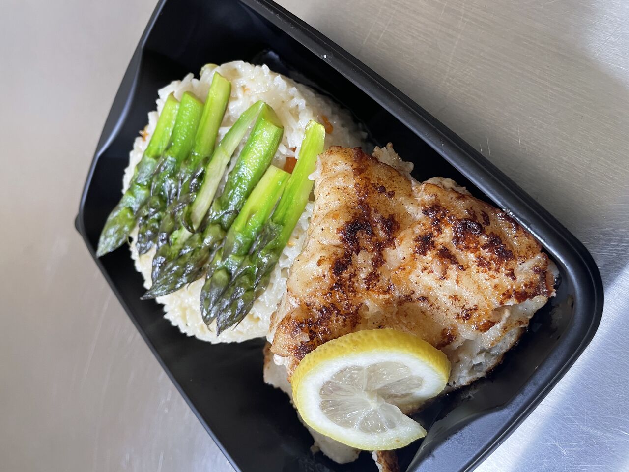 Cabillaud riz asperges mi cuites