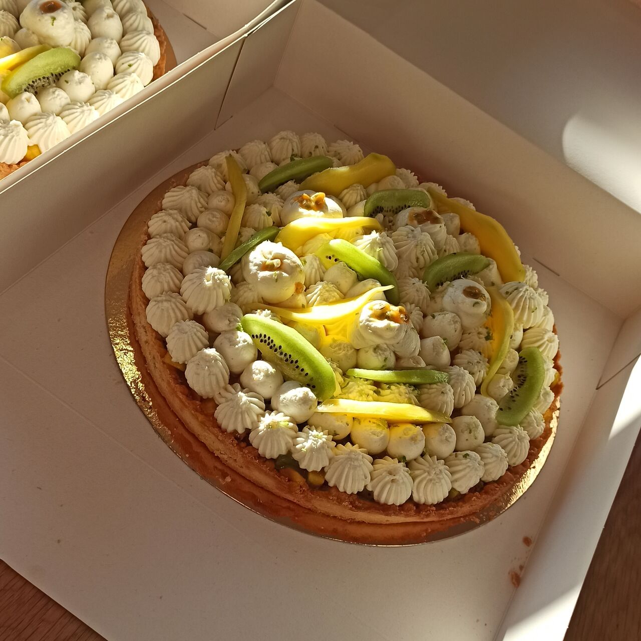 Tarte aux fruits exotiques, ganache au chocolat blanc, poivre de timut