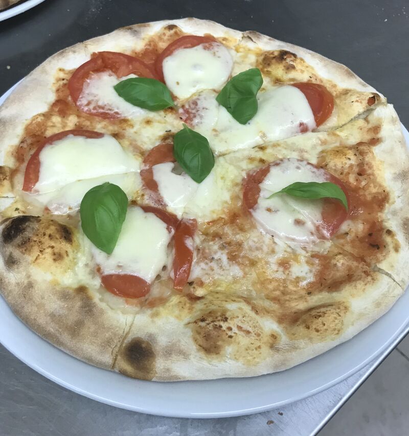 Pizza caprese 