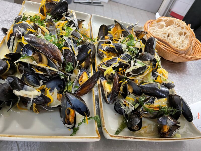 Muscheln in feinem Gemüsesud