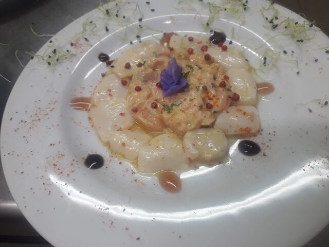 Noix de St Jacques et Saumon en tartare