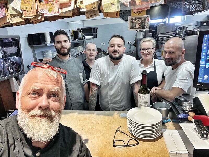 Velük teljes • They make it complete