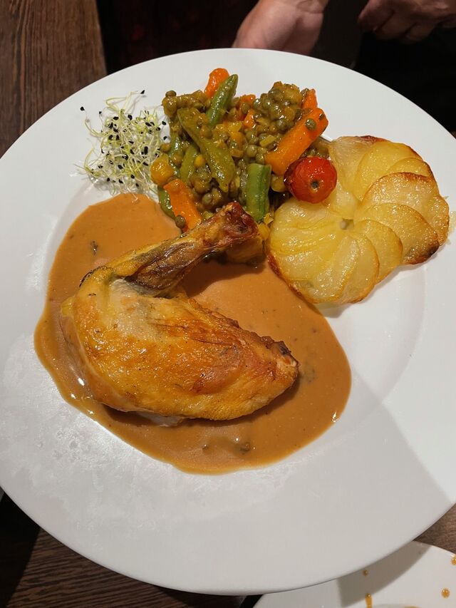 Suprême de pintade sauce aux éclats de Morille