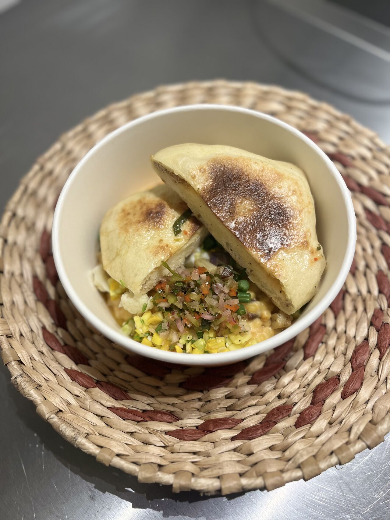 Risotto de fregola sarda , pain façon cheese naan