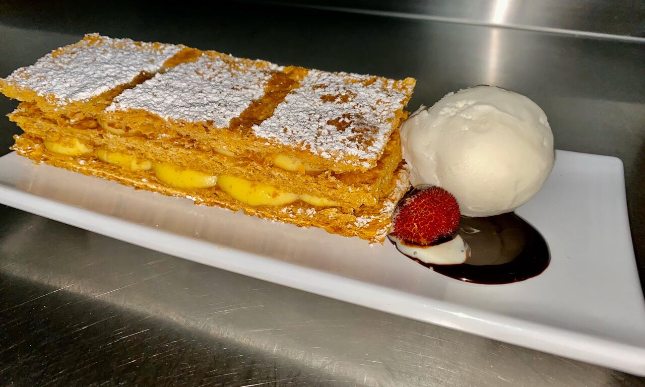 Milhojas de Crema y helado de Leche Merengada
