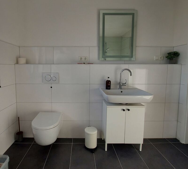 Bad/WC für gemeinsame Nutzung von 2 Zimmern