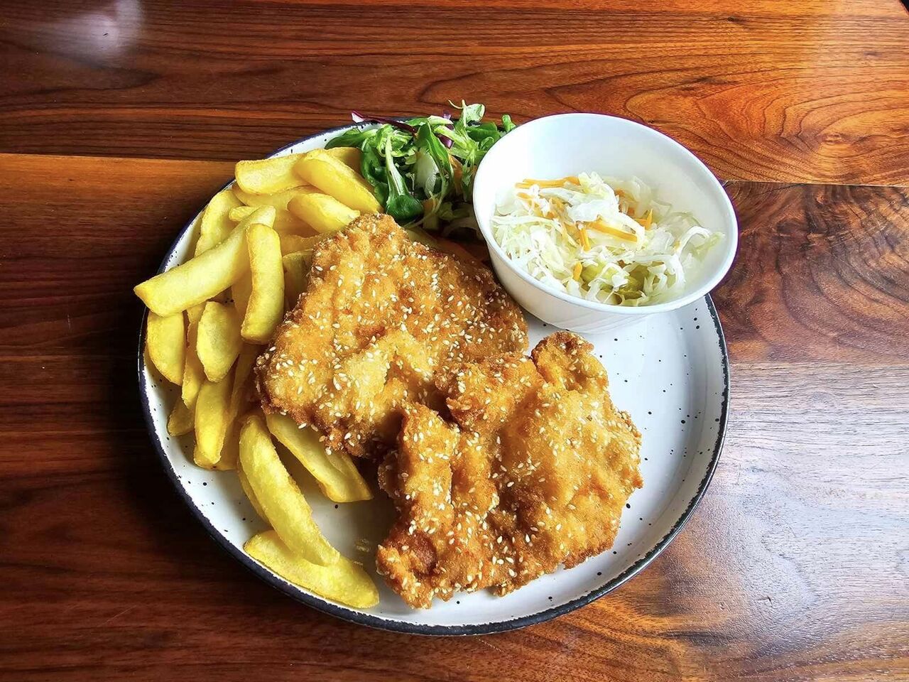 Vyprážaný kurací alebo bravčový rezeň