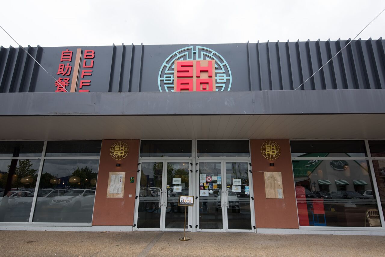 Devanture du restaurant Shao Lisses, spécialité buffet à volonté 