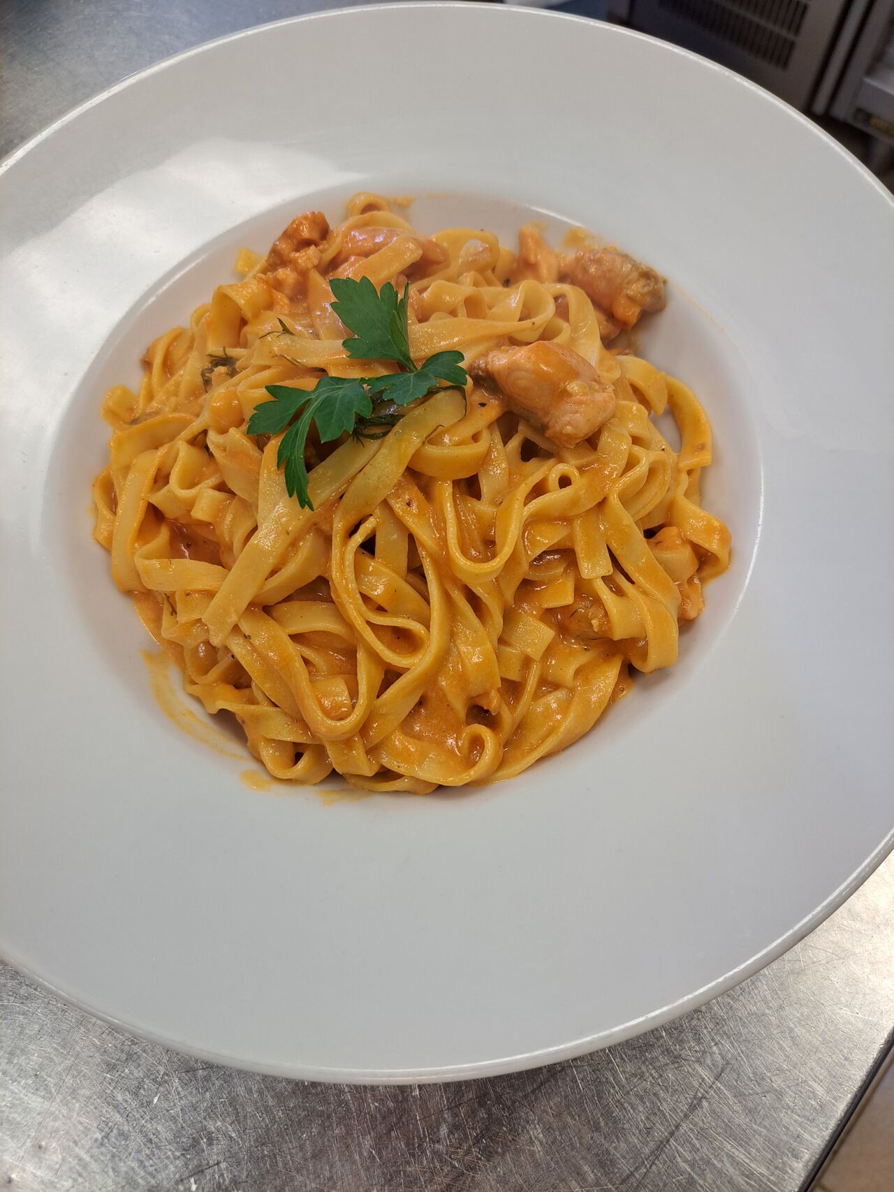 Tagliatelle mit Lachsfilet