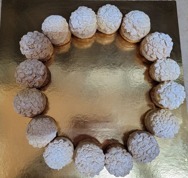 Paris-brest
Choux croustillant garnit d'une généreuse crème praliné faite maison
